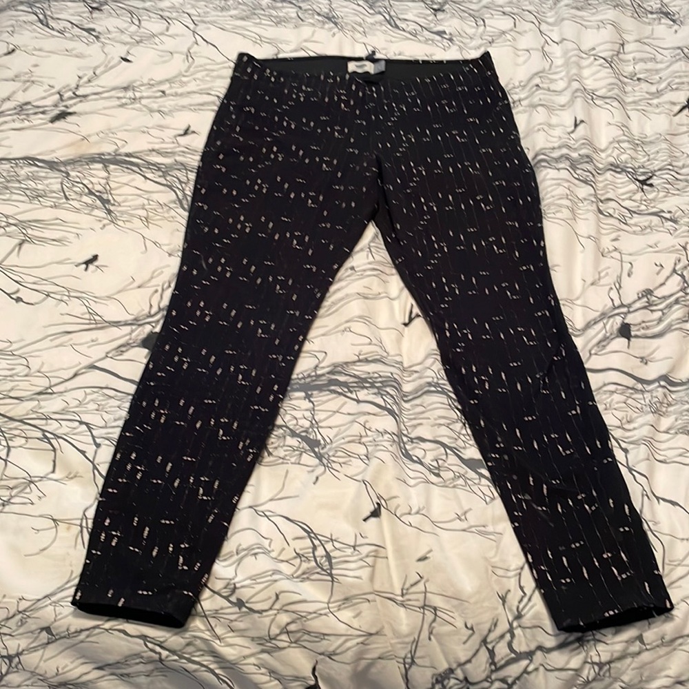 Black and white structured leggings